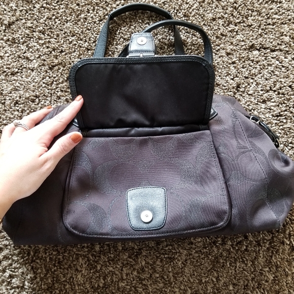 Authentic Coach bag. - Picture 2 of 8